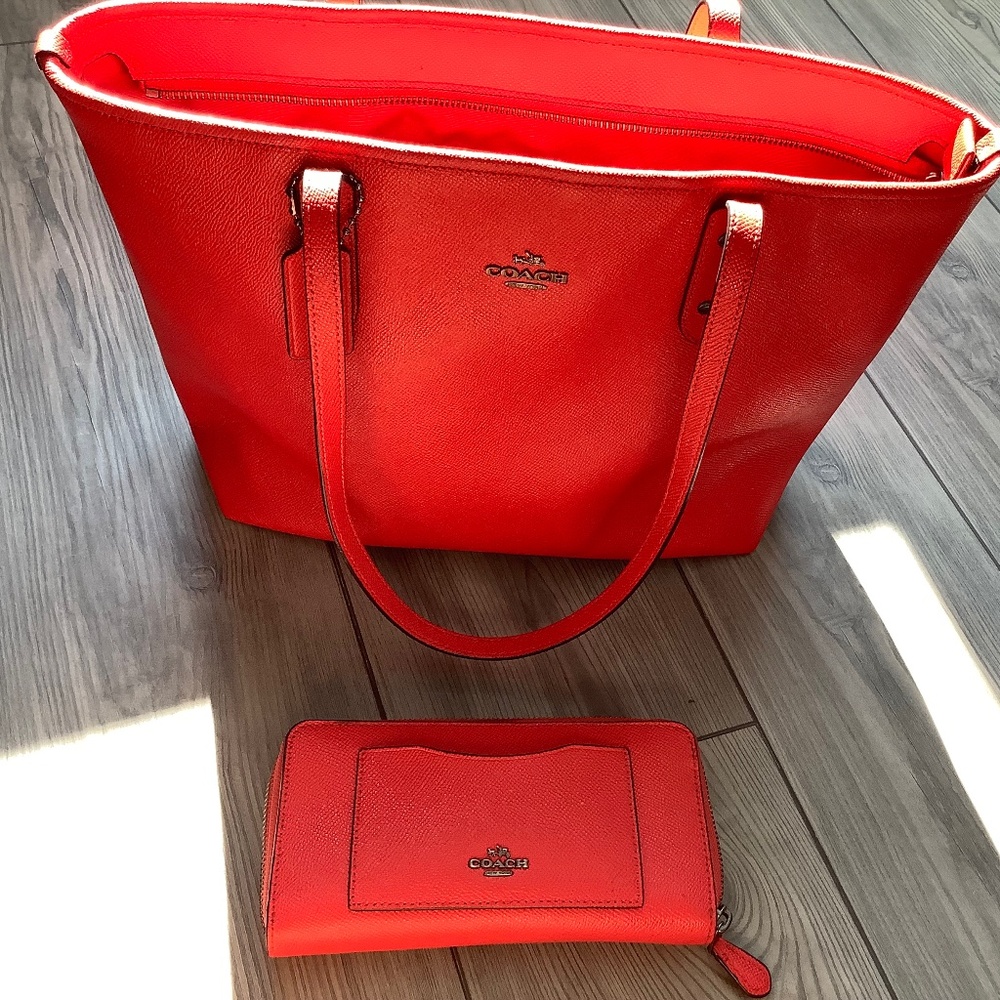 COACH F58846 Women's Crossgrain Large Street Tote And matching wallet - Salmon